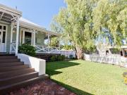 PRIME LOCATION | WELCOME TO 60 ST LEONARDS AVENUE