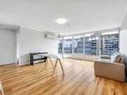 Prime St Kilda Road Apartment with City Lifestyle &...