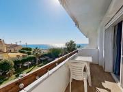 PRIMERA LÍNEA DE PLAYA · TERRAZA CON VISTAS ABIERTAS AL MAR