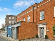 Priory Lane, Chichester PO19, 2 bed flat to rent, £1,400...