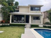 PRIVADA CON PORTON ELECTRICO