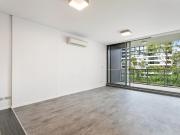 Private apartment overlooking lovely parklands
