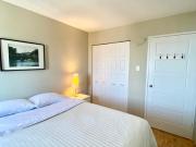 Private Bedroom+Den