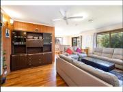 Private & Comfortable Three Bedroom Townhouse