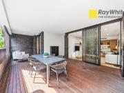 Private Courtyard Apartment with Direct Street Access in...