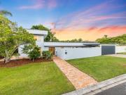 Private Family Retreat in Prime Locale!