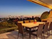 Private Garden Apartment, Panoramic Harbour Views OPEN...