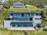 Private Lage und Panoramablick auf den See