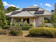 Private lifestyle Living with Space, Views and Convenience