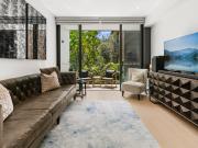 Private light filled apartment in the heart of Cremorne