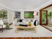 Private park like sanctuary in a walk to rail location