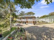 Private Rainforest Retreat in the Heart of Town4...