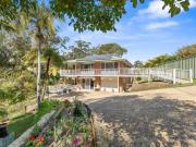 Private Rainforest Retreat in the Heart of Town 4...