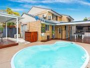 Private Resort 700m from Broadwater!