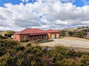 Private Retreat on 6.17 Acres just minutes to Blayney!