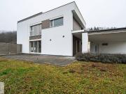 Privates Naturresort: Designhaus mit Schwimmteich & 3.149 m²