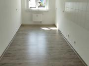 Hier wird renoviert, 2 Raum Wohnung mit Loggia