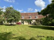 Proche Bourges: demeure XVIIIème + logement attenant,garage