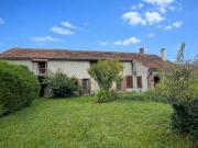 PROCHE DE NOGENT LE ROI CORPS DE FERME A RENOVER SUR UN...