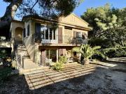 Proche du Brusc Grande villa provençale vue mer divisée en