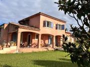 Proche du coeur de village de Paradou