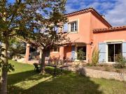 Proche du coeur de village de Paradou