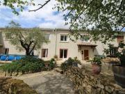 Proche Fanjeaux Ancienne ferme rénovée avec dépendances...