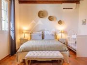 Proche Gordes Belle bastide avec piscine chauffée