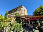 Proche GRIGNAN, Belle maison de village en pierres avec...