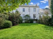 Proche hyper centre maison bourgeoise avec beau jardin