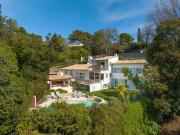 Proche Mougins Village – Beau mas provençal rénové 263m²...