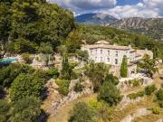 Proche Nice Magnifique château et dépendances avec vue...