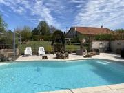 Proche Ribérac, spacieuse maison avec piscine sur...