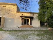 PROCHE UZES 10 km PROPRIETE COMPRENANT DEUX UNITES d'H.