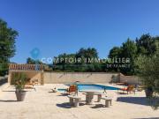 Proche Uzes: Propriété constituée de 2 appartements sur...