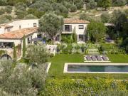PROCHE VALBONNE Villa d’exception avec vue mer et oliveraie