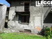 Projet de rénovation. 2 maisons mitoyennes avec terrain...