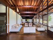 Projeto de Zanine Caldas – Casa térrea em lote de...