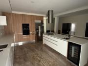 PRONTA* Moradia T5 com Piscina