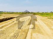 Proper corner plot 50x90 for sale service road east