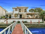 Properly Managed I Luxury Family Living with Poolside &...