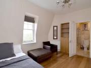 property to let in Sloane Court West, London, SW3 £1,900 pcm