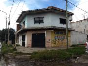 Propiedad con 2 locales comerciales y 3 departamentos en...