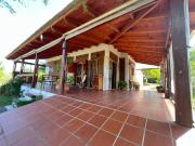 PROPIEDAD CON PISCINA E INCREIBLE VISTA A LAS SIERRAS EN...