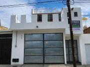 Propiedad con terraza y departamento de 2 recamaras, en...