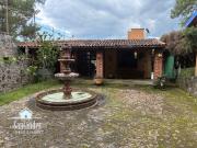PROPIEDAD CON VISTA PANORÁMICA Y DOS CASAS...
