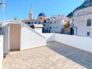 Propiedad distribuida en cuatro alturas de gran tamaño...