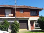 Propiedad en block: 2 viviendas de 3 ambientes y local...