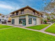 Propiedad en block, ph 5 ambientes, terreno y local