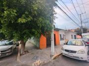 Propiedad en Esquina para remodelar con Locales Comerciales